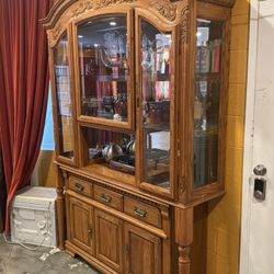 FREE!! Solid Wood China Cabinet / Hutch – Excellent Condition 