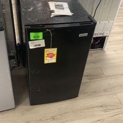 IGLOO MINI REFRIGERATOR