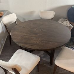 Kitchen/Dining Table and Chairs
