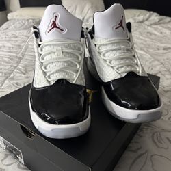 Size 11 JORDAN MAX AURA 2 