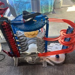 Hot Wheels Super Ultimate Garage 