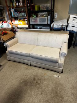 Lazy boy 6 foot couch