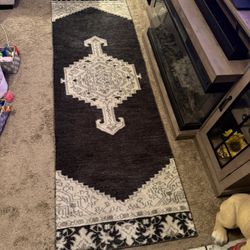 Everest runner 30 Inches X 96 Inches Perfect Condition 