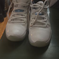 Jordan 11’s Legend Blue Lows