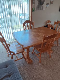 Dining Room Table W/4 Chairs + Leaf Extension OBO 