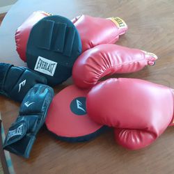 Boxing Gloves 14 Ounce Training Pads And Speed Bag Gloves