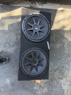 Dual Kicker compvx  Subwoofers in Ported Box