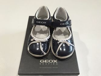 NWOT Girl’s Authentic Geox All Leather Shoes, size 4.5