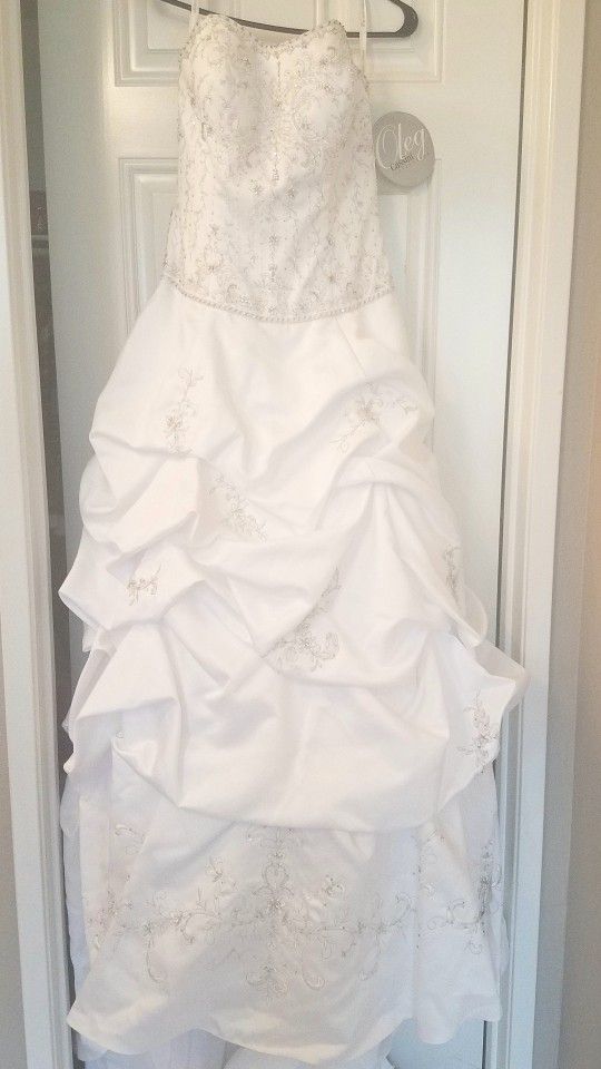 Oleg Cassini Wedding gown 