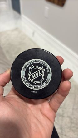 NHL SIGNED HOCKEY PUCK