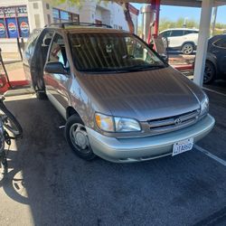 1999 Toyota Sienna