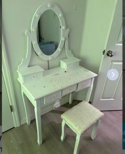 White Light up Vanity
