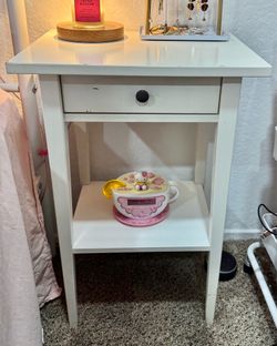 2 white ikea nightstands