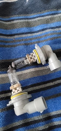 (2) Sylvania 9006 Bulbs