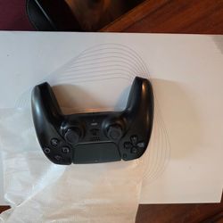 Ps5 controller and Monitor Arzopa Gaming