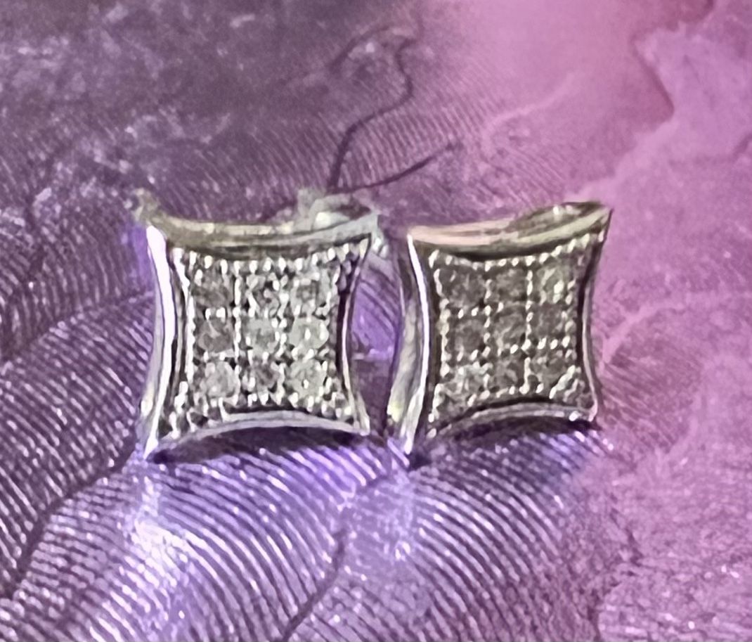 💎14K White Gold Diamond Earrings