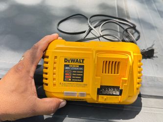 DeWalt DCB118 20V Lithium Ion Battery Charger