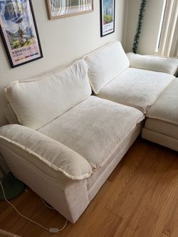 Clean off-White Couch / Super Comfy w/ Chaise for maximum relaxation!