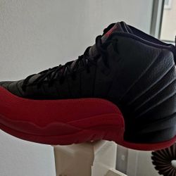 Jordan 12 Flu Games Sz 9
