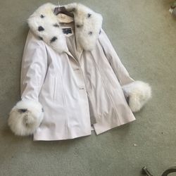 Fox Collar Cuffs Removable Lining  Sz M / L