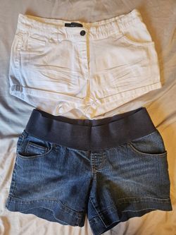 SIZE MEDIUM MAYBE A SIZE 8 JEAN SHORTS STARTING AT $4