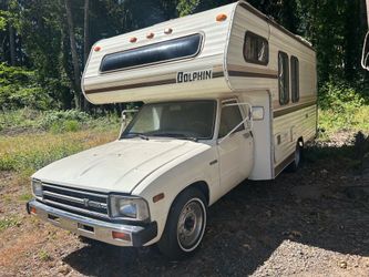 1982 dolphin Motorhome with 26k miles and 22r and 4 speed manual.