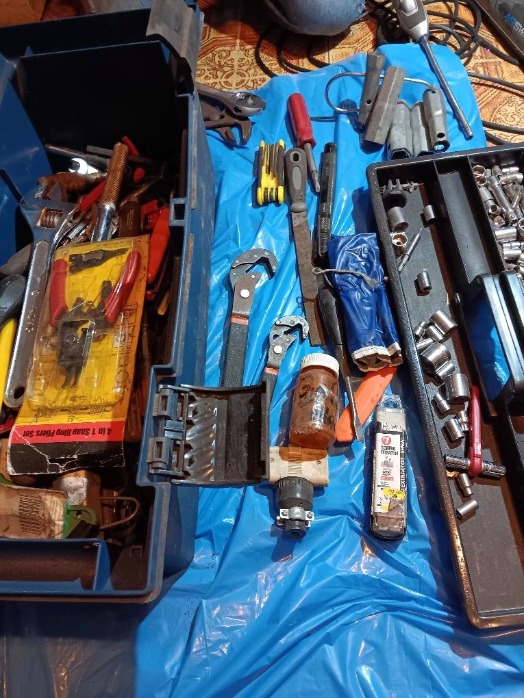 TOOL BOX FILLED WITH OLD TOOLS