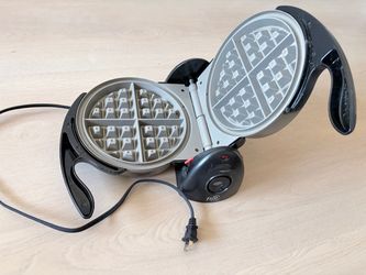 Presto flip side waffle maker