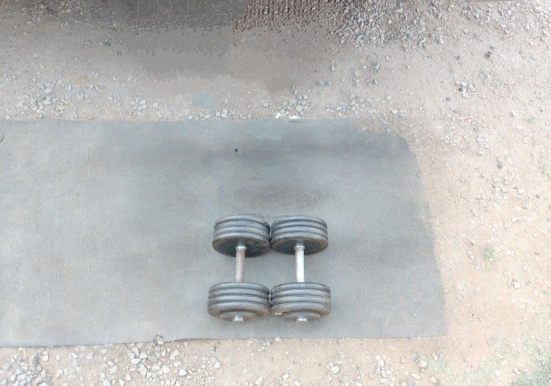 2x90lbs Dumbbells