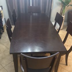 Dining room table with 6 chairs