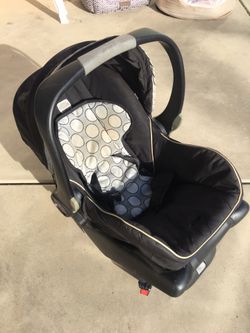 Britax B Safe Baby Car Seat. Straps in Strollers