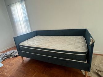 Free daybed (twin size)