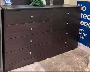 Eight drawers dresser