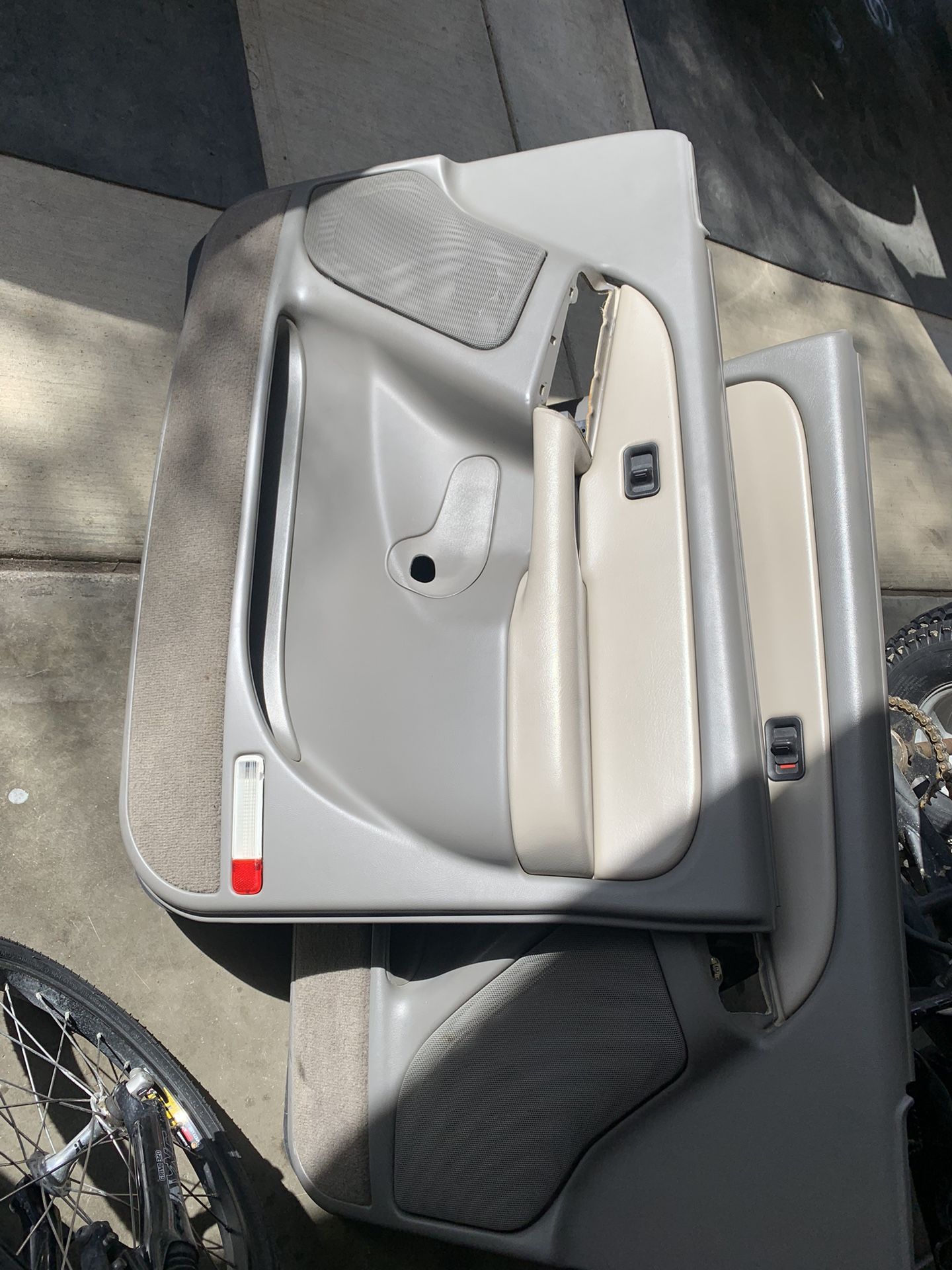 GMC door panel from a yukon 2001