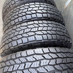 275/70/18 vendo un set de llantas marca cooper en perfectas condiciones de vida las 4