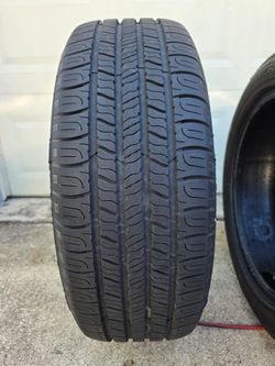 Like New 235/55R19 Goodyear Assurance All-Season tire