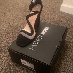 Fashion Nova fannie 100 heels black
