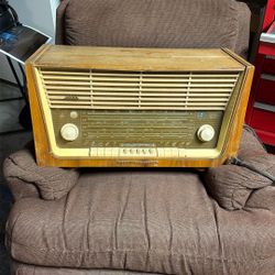 Grundig Majestic 4085 Radio