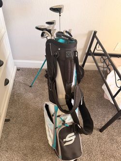Women’s Strata Ultimate Golf Club Set with Stand Bag