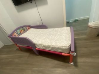 Toddler bed & bake shoppe stand