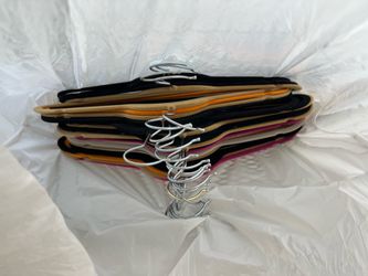 25 Velvet Non-Slip Hangers