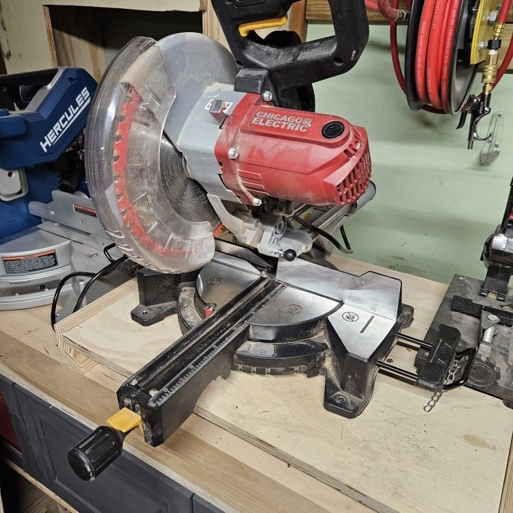 Chicago electric 10 inch sliding lifevac miter saw