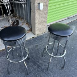 2 Stools 
