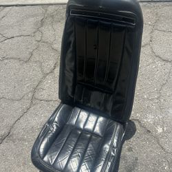 1970 Chevy Corvette Driver And Passenger Complete Seats