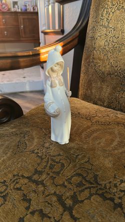 Lladro Retired Figurine
