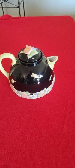 Vintage collectible Engelbreit ceramic teapot