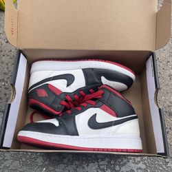 Jordan 1’s Mid