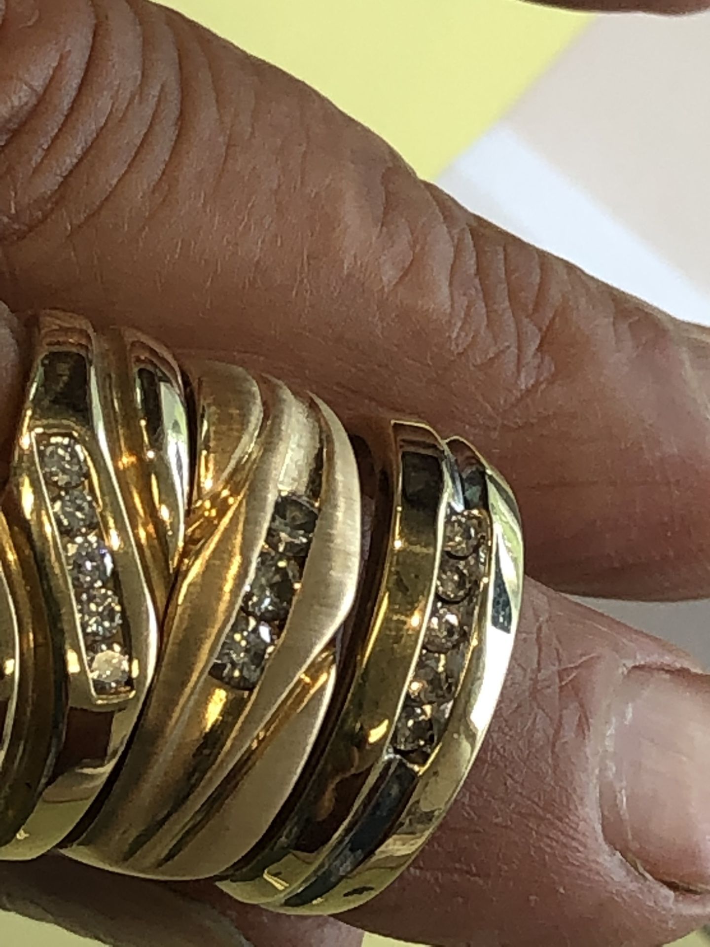 14 Kt Gold & Genuine Diamonds  Wedding  Ring 