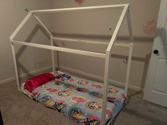 White Wood House Frame Toddler Floor Bed
