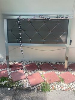 ✨ Modern Glam Bedroom Pieces – Excellent Condition! ✨